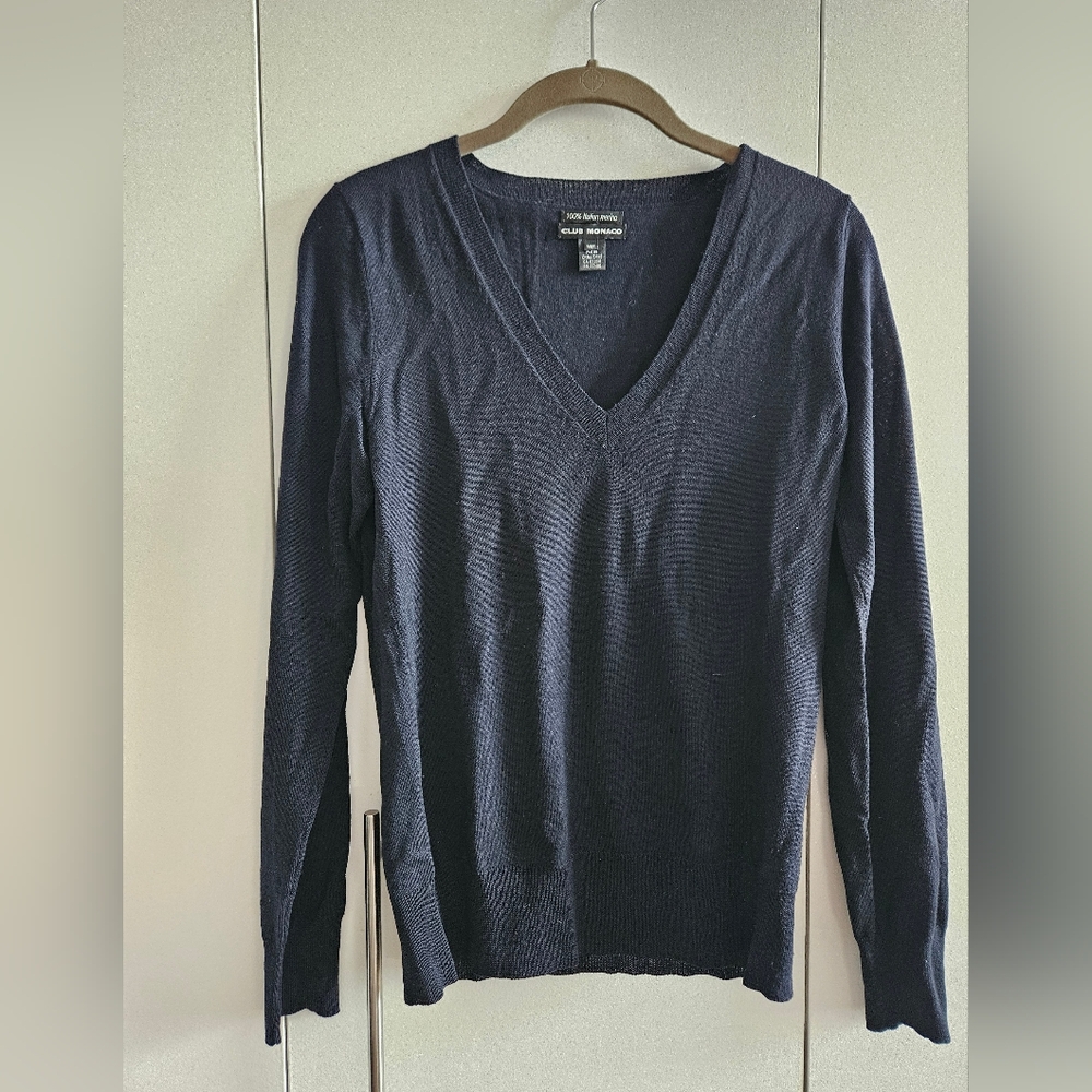Club Monaco Vneck Sweater Size M